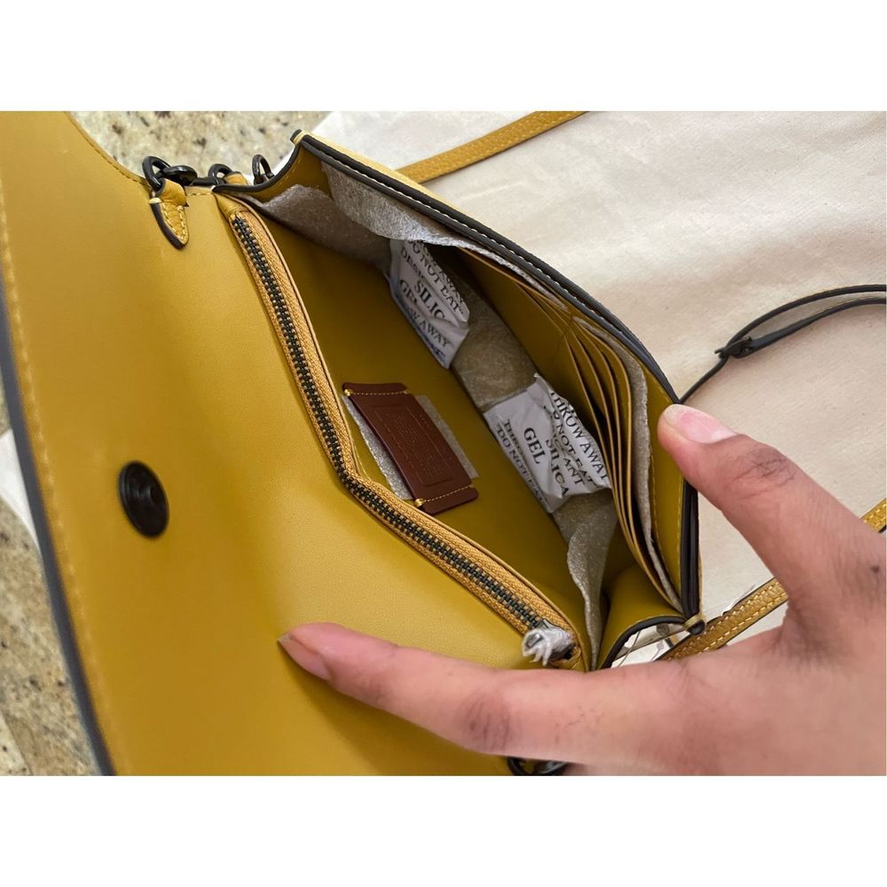 New coach leather crossbody - Picture 10 of 10